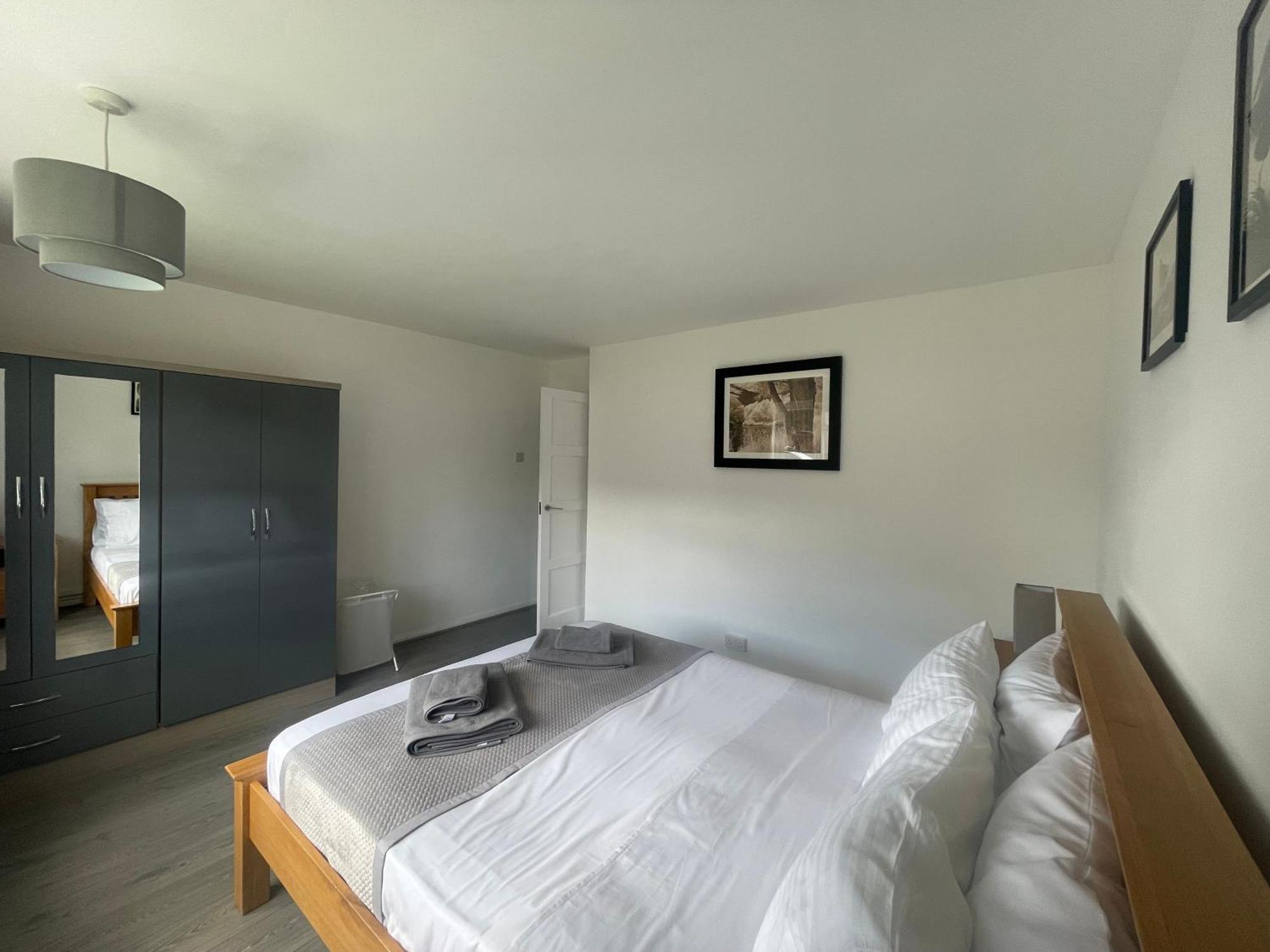 Oxford, 2 Bedroom Private Flat With Parking *